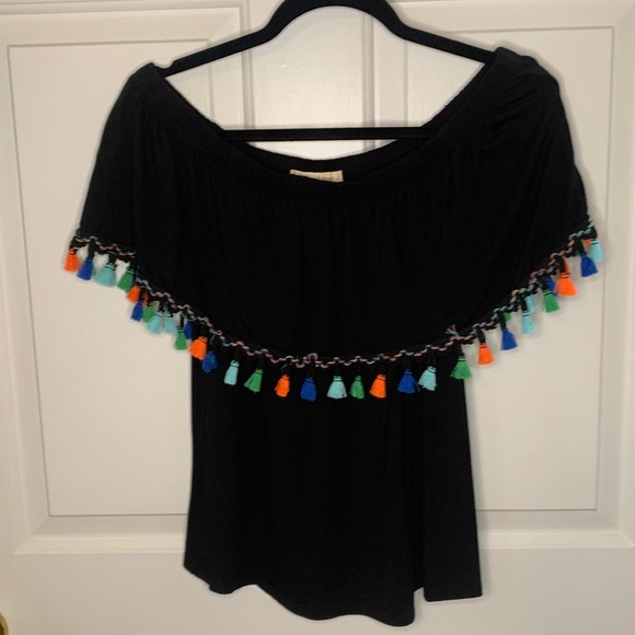 ⭐️ 5/$25 Off The Shoulder Top women’s size small - Picture 1 of 5